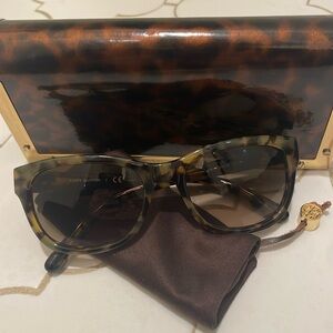 Tory Burch sunglasses - like new with case!